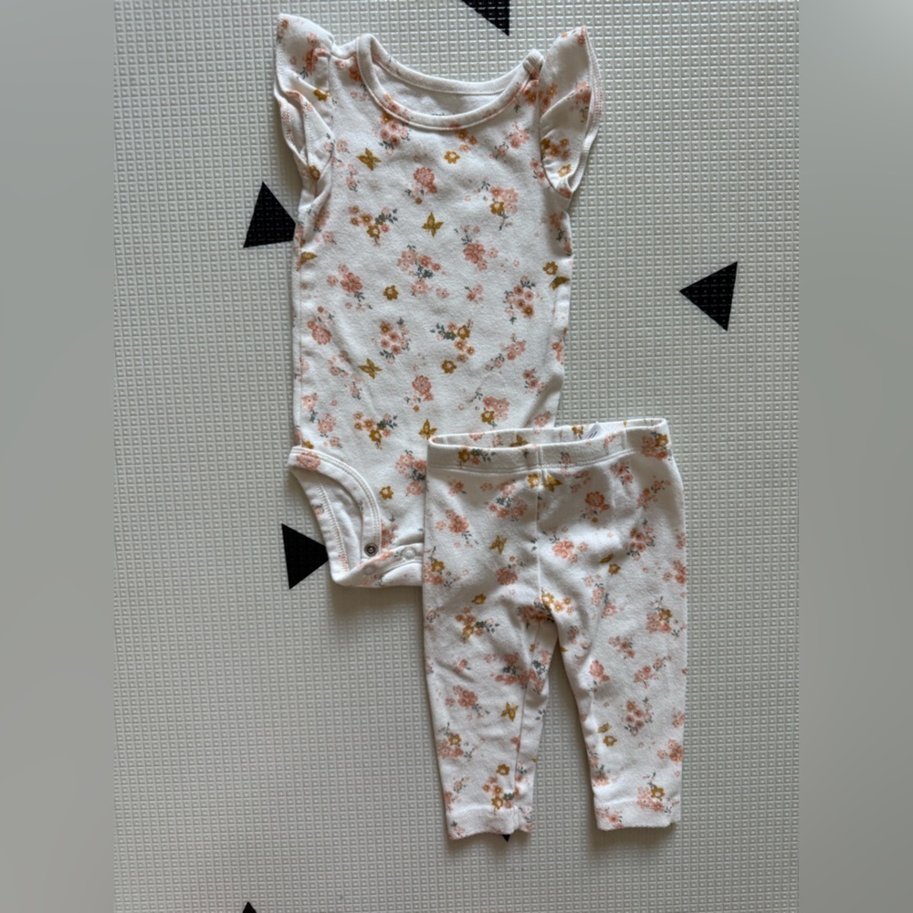 Carters|Baby girl ditsy floral matching set,leggings & sleeveless bodysuit•••6M - Picture 3 of 4